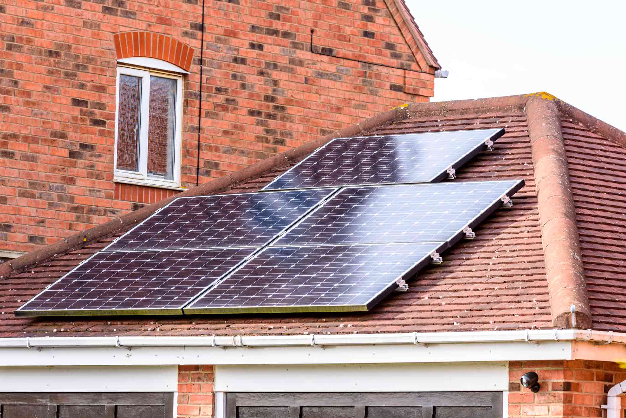 dreamstime_m_91090764 UK Solar Energy Panel on Sunny Roof.